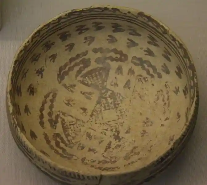 The Samarran period, bowl with triangles forming cross
